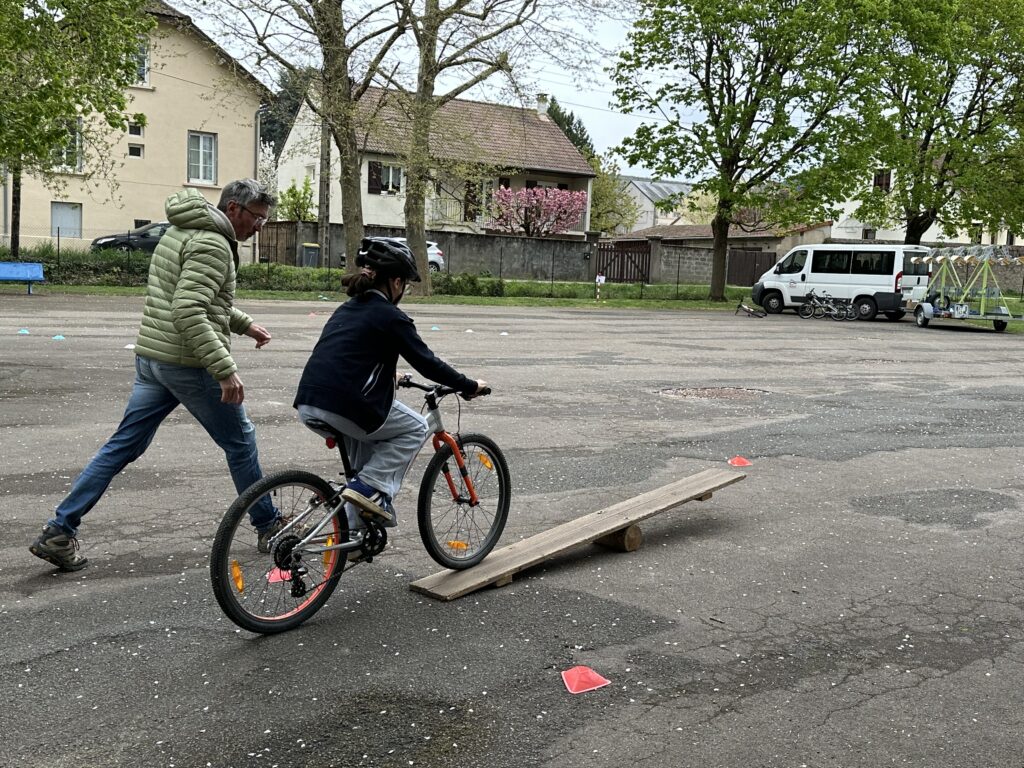Près de 300 élèves d’Autun ont appris le « savoir rouler à vélo » cette année