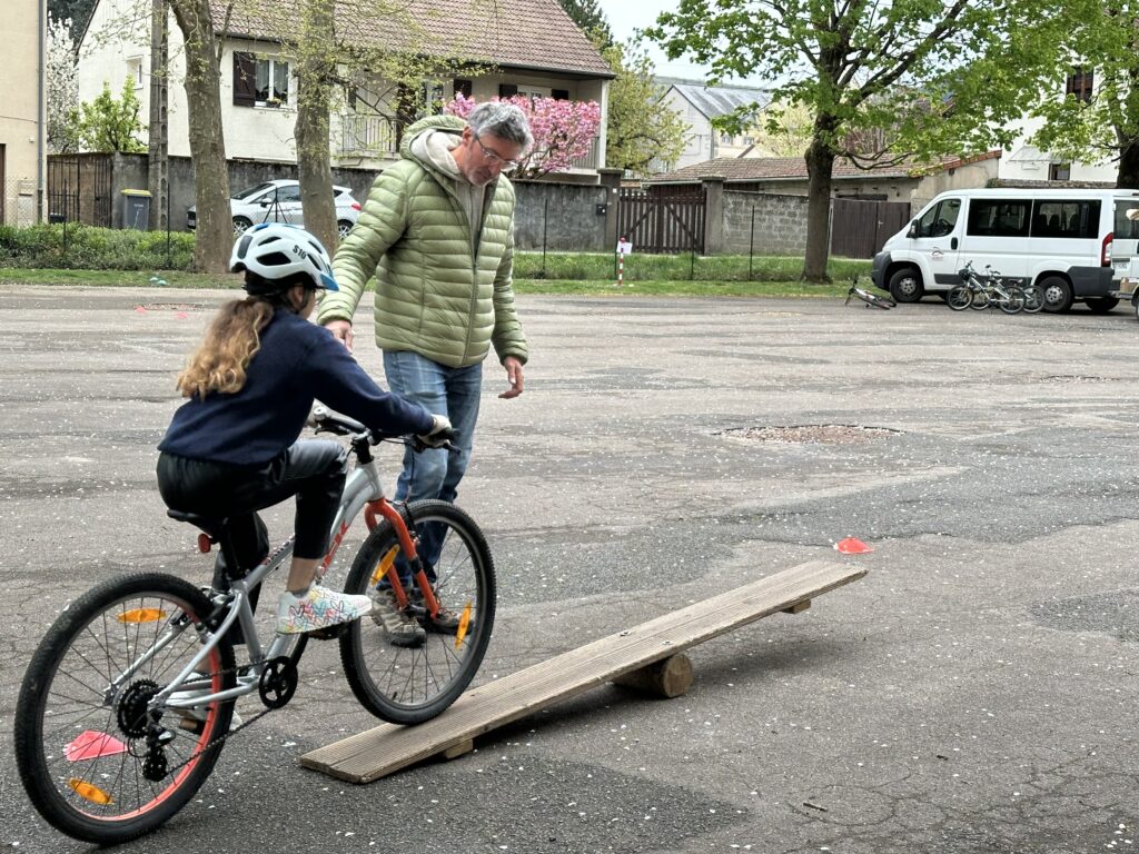 Près de 300 élèves d’Autun ont appris le « savoir rouler à vélo » cette année