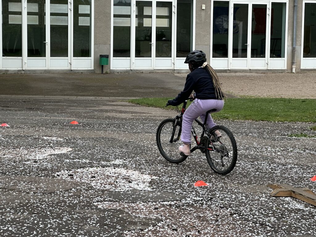 Près de 300 élèves d’Autun ont appris le « savoir rouler à vélo » cette année