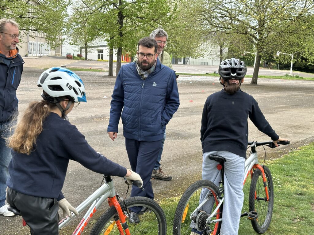 Près de 300 élèves d’Autun ont appris le « savoir rouler à vélo » cette année