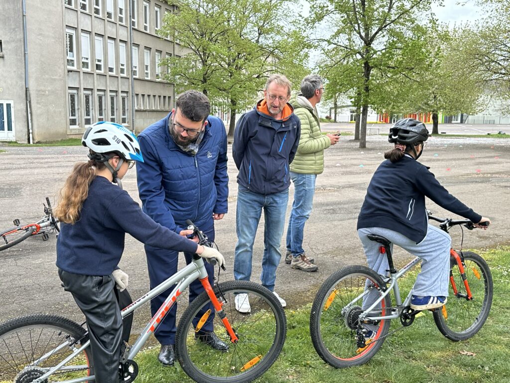 Près de 300 élèves d’Autun ont appris le « savoir rouler à vélo » cette année