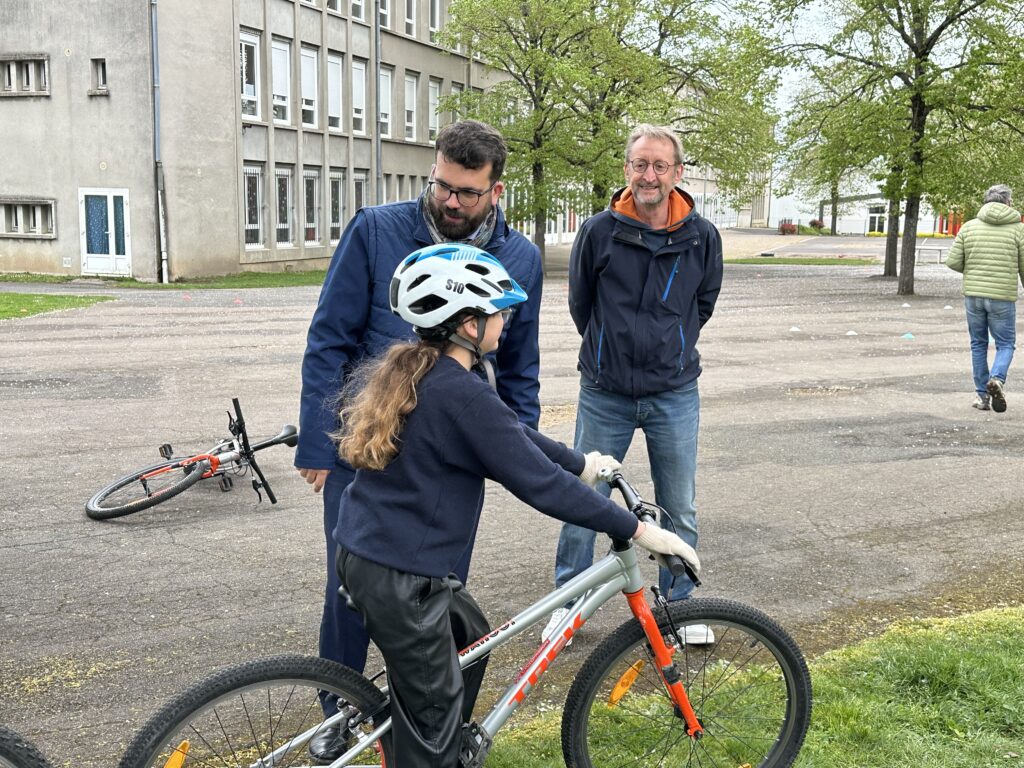 Près de 300 élèves d’Autun ont appris le « savoir rouler à vélo » cette année