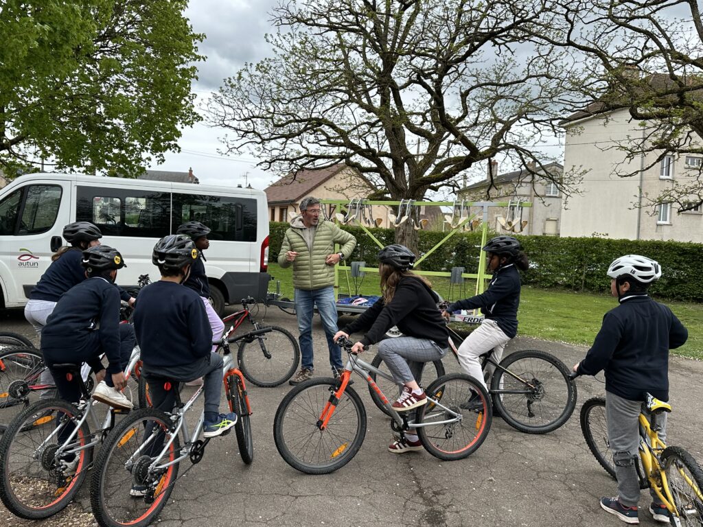 Près de 300 élèves d’Autun ont appris le « savoir rouler à vélo » cette année