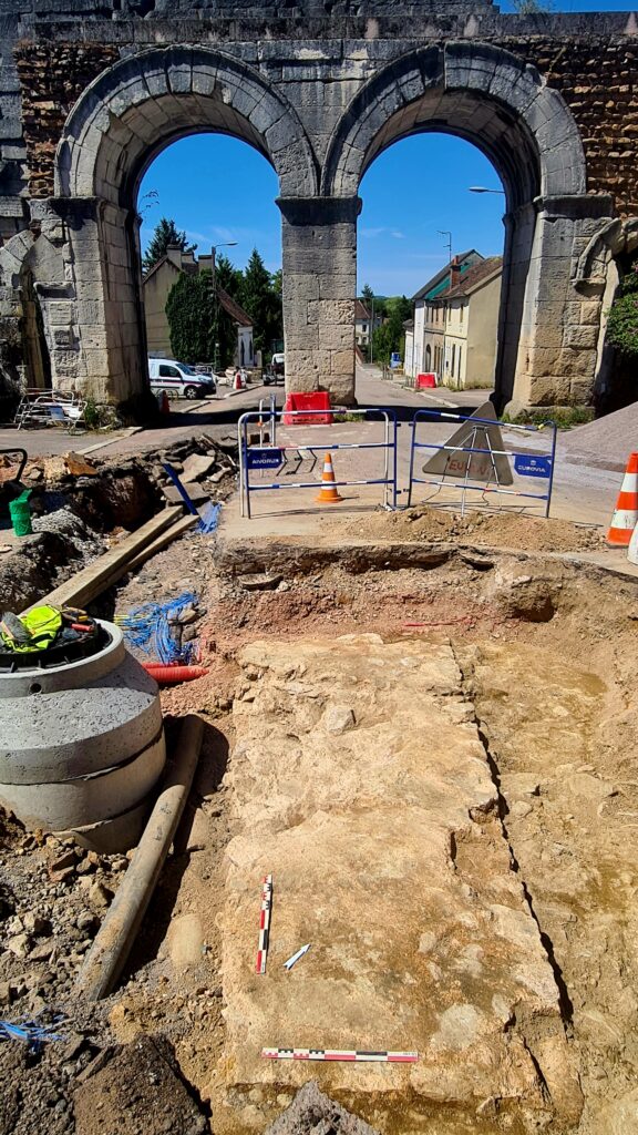 Faubourg d’Arroux : des découvertes autour de la porte antique