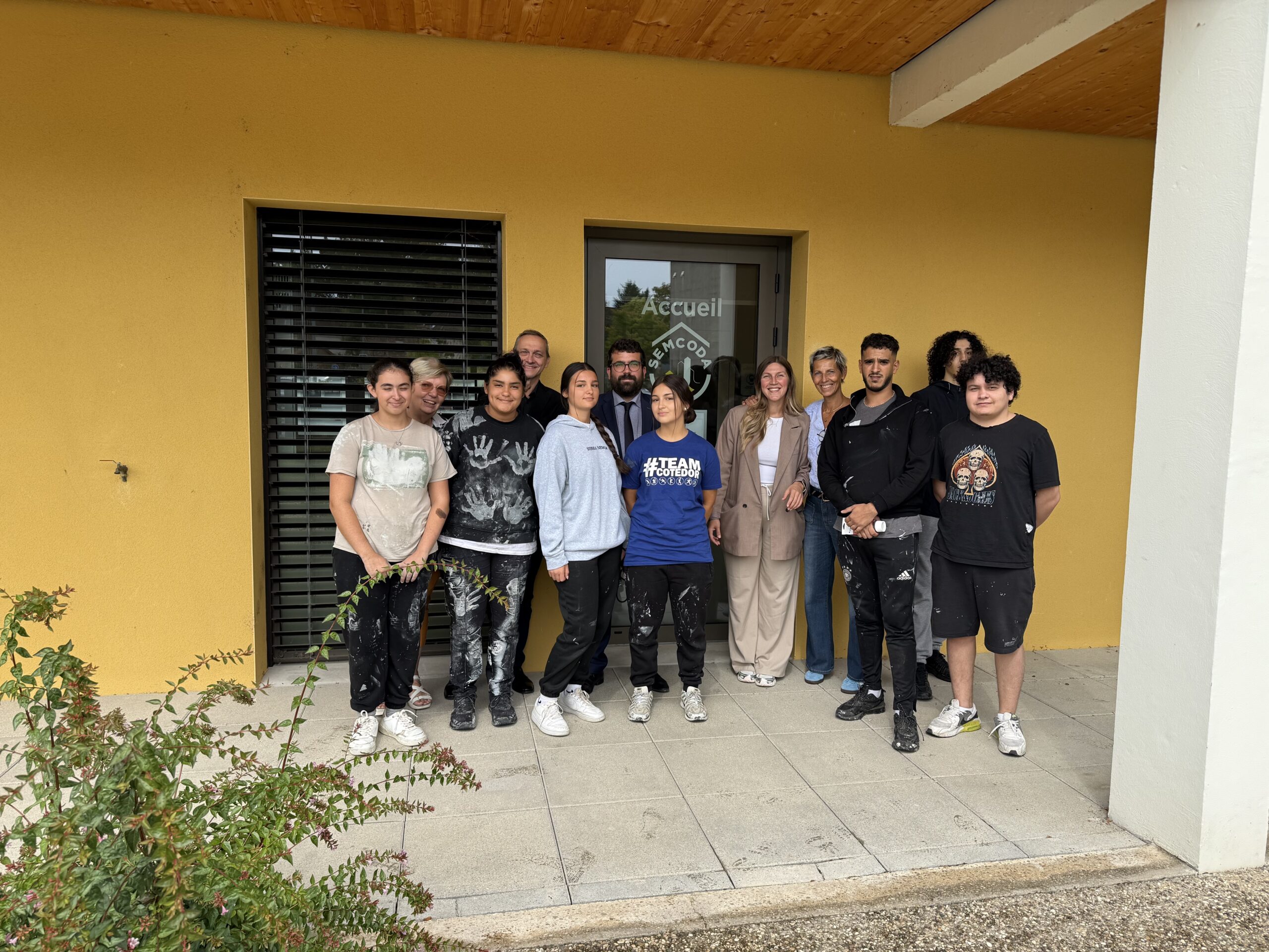 Un chantier jeunes pour rénover les halls d’immeubles aux Presles