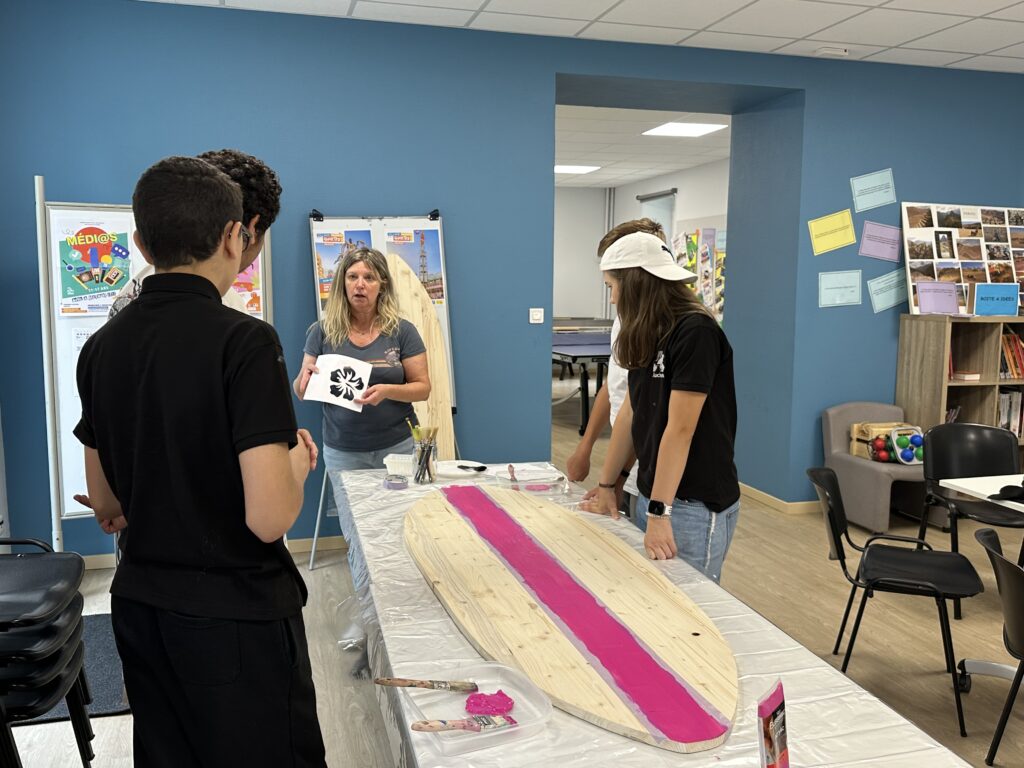Ambiance surf et créativité au centre social du Prieuré Saint-Martin