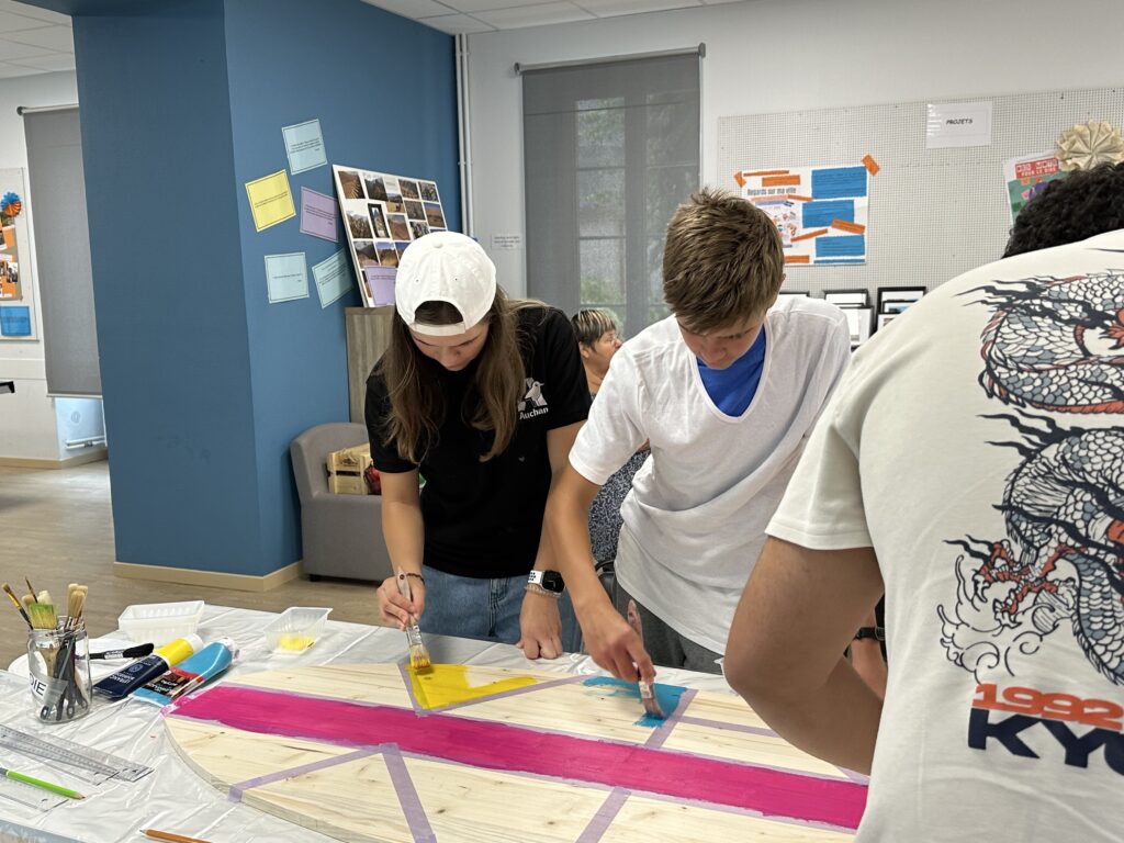 Ambiance surf et créativité au centre social du Prieuré Saint-Martin