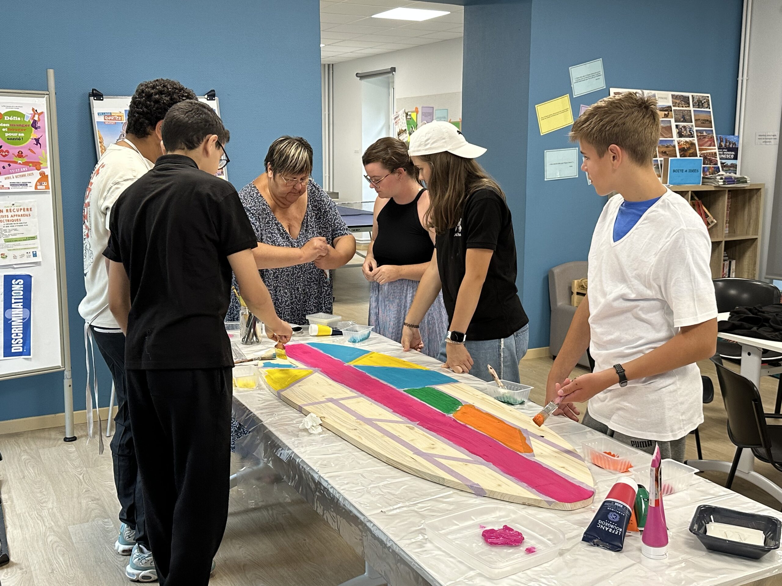 Ambiance surf et créativité au centre social du Prieuré Saint-Martin