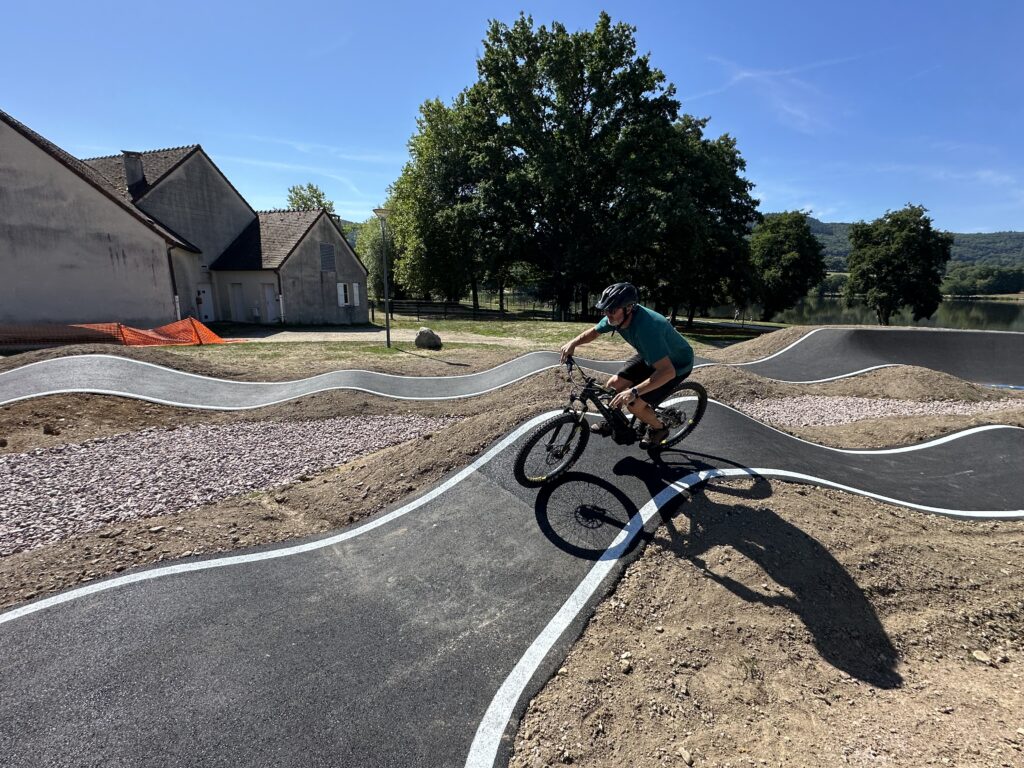 La nouvelle piste de pumptrack est ouverte au public
