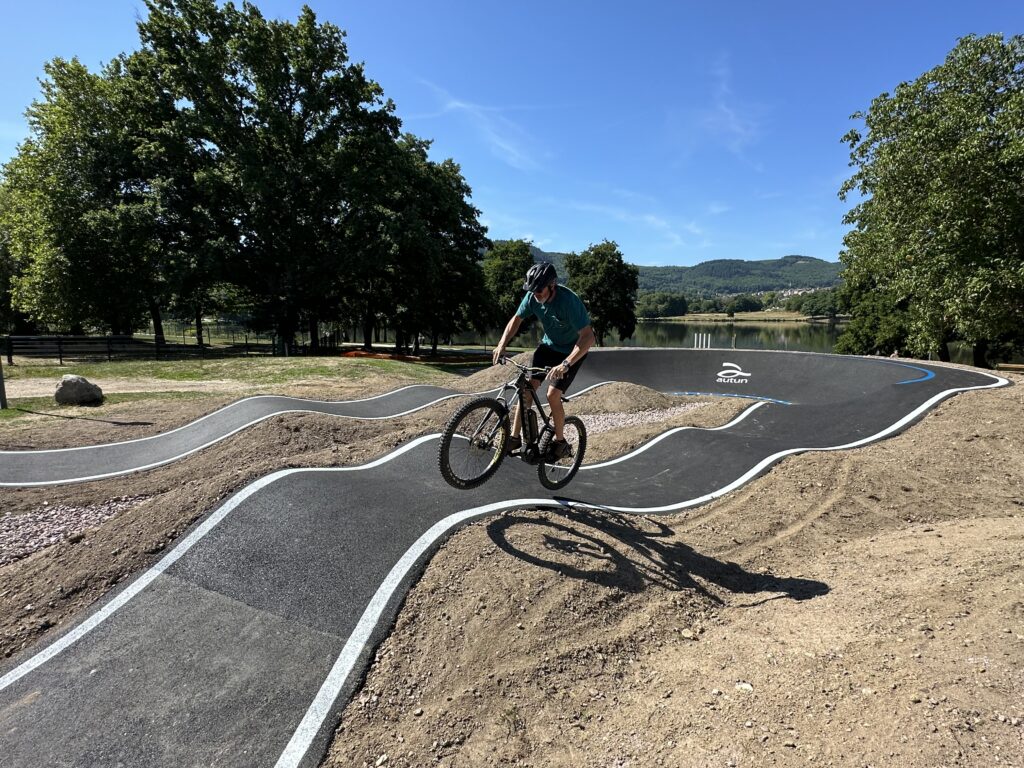 La nouvelle piste de pumptrack est ouverte au public