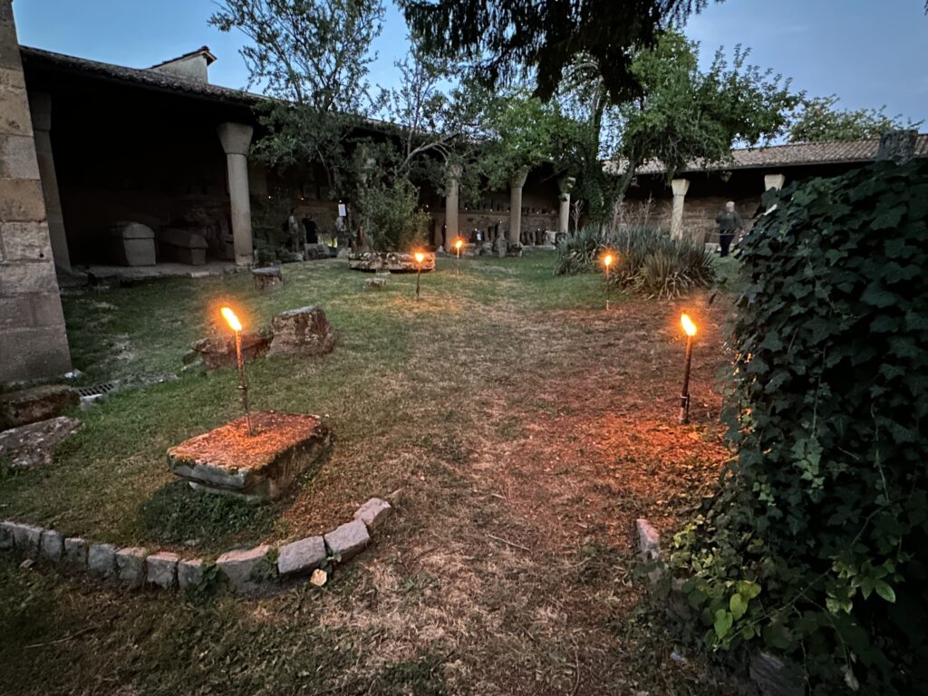 Nocturnes estivales au musée lapidaire d’Autun : une autre manière de découvrir le patrimoine