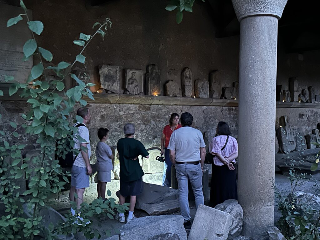 Nocturnes estivales au musée lapidaire d’Autun : une autre manière de découvrir le patrimoine