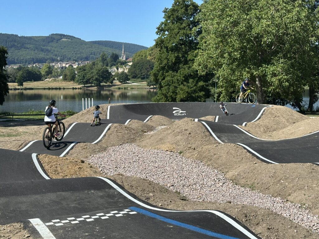 La nouvelle piste de pumptrack est ouverte au public