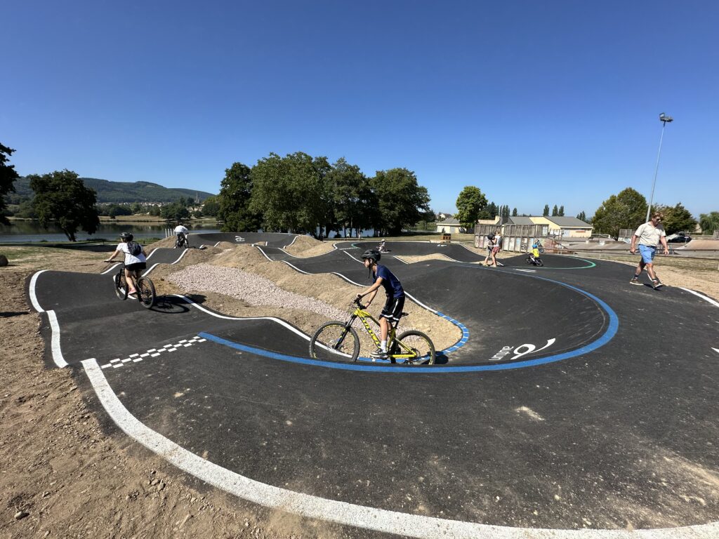 La nouvelle piste de pumptrack est ouverte au public
