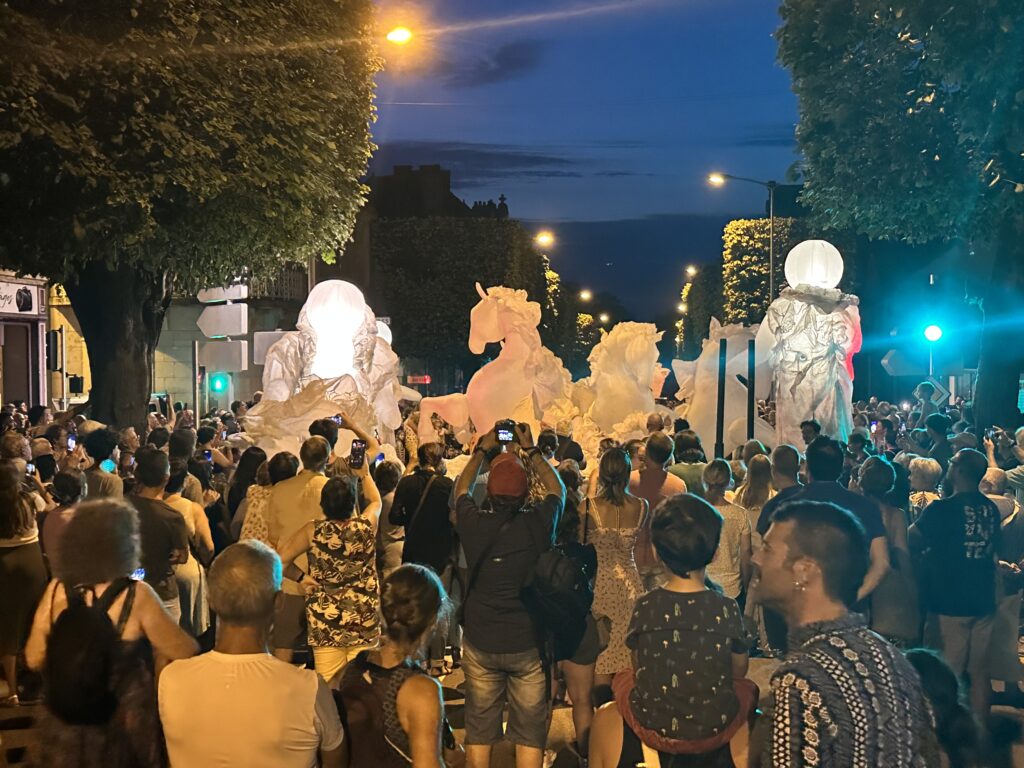 La Parade fantastique du 14 août a illuminé Autun