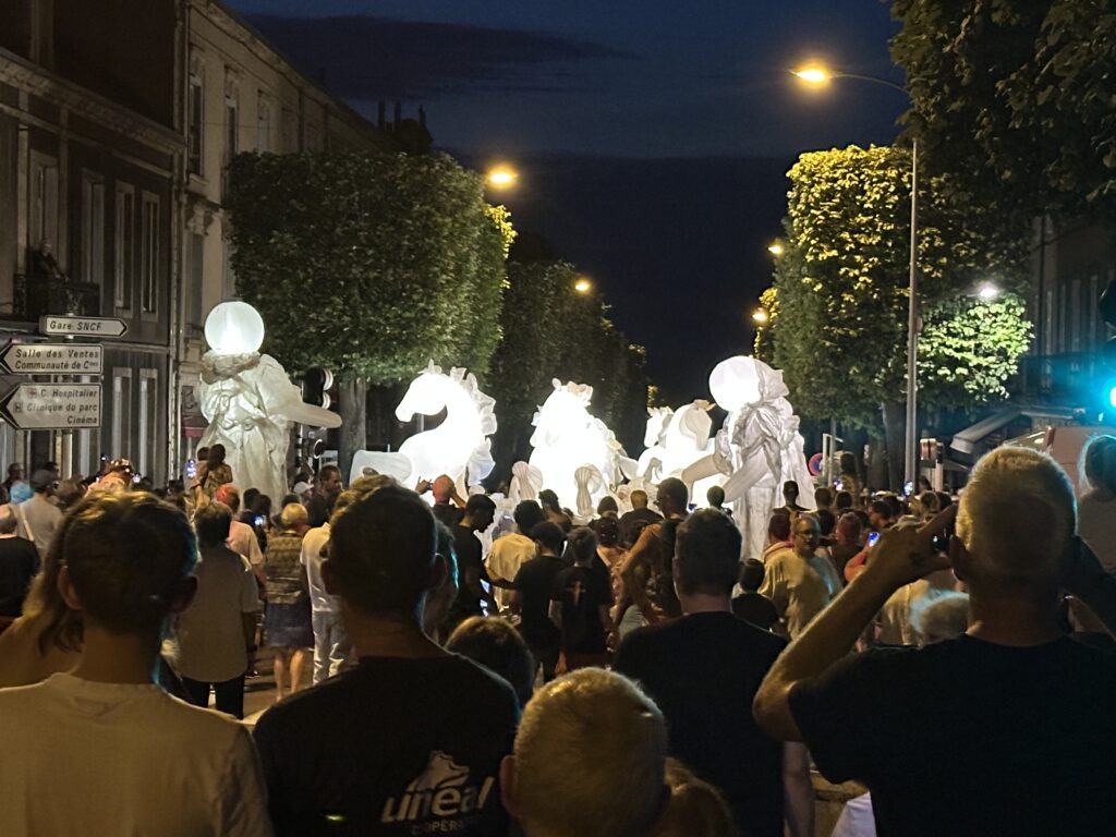 La Parade fantastique du 14 août a illuminé Autun