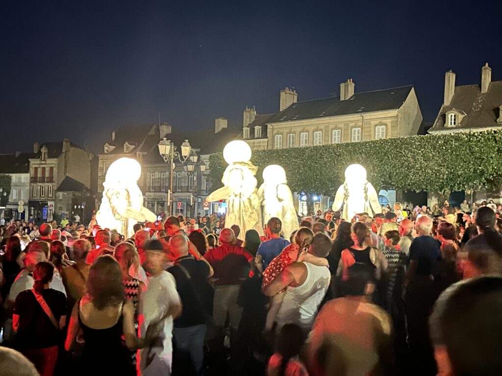 La Parade fantastique du 14 août a illuminé Autun