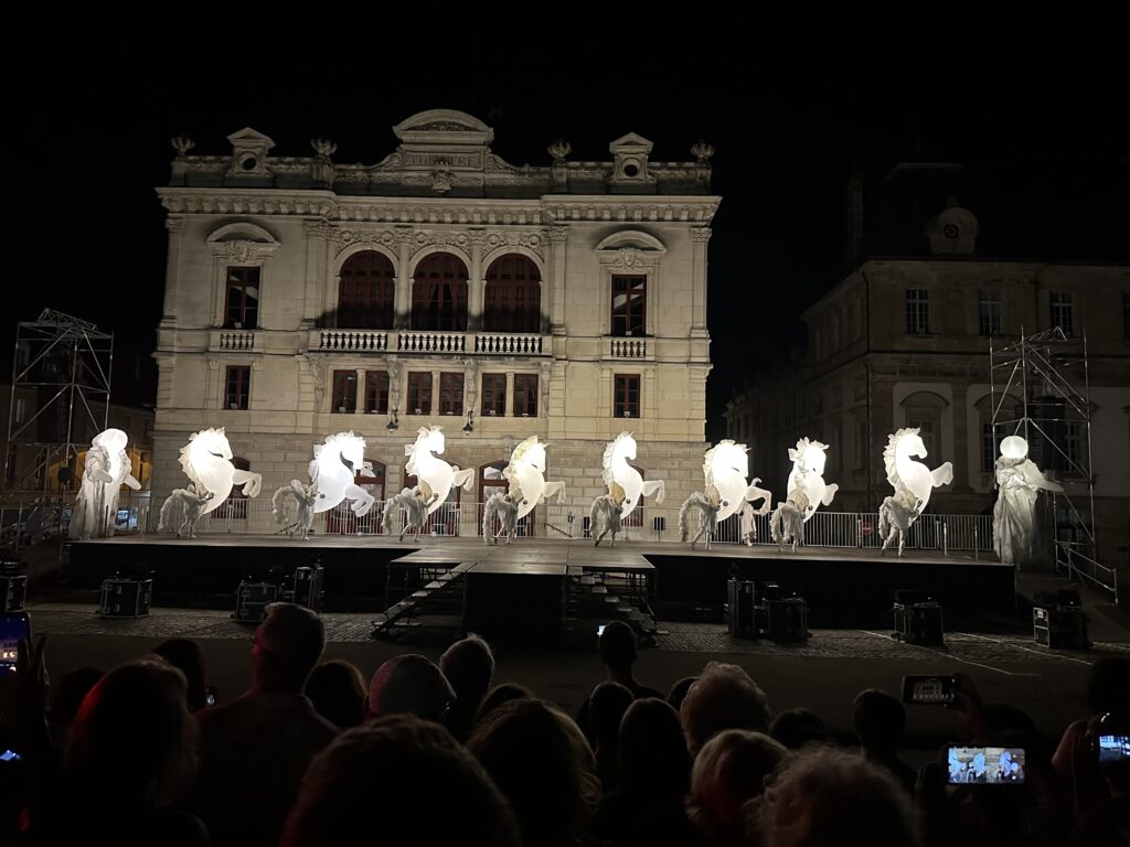 La Parade fantastique du 14 août a illuminé Autun