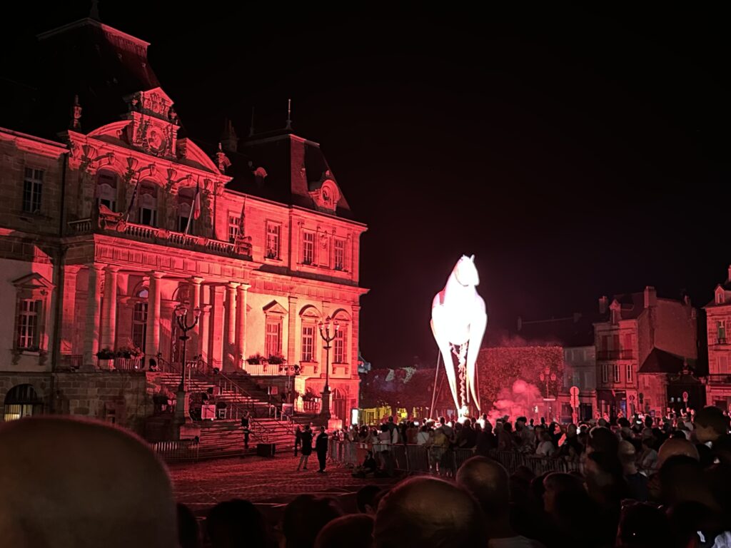 La Parade fantastique du 14 août a illuminé Autun