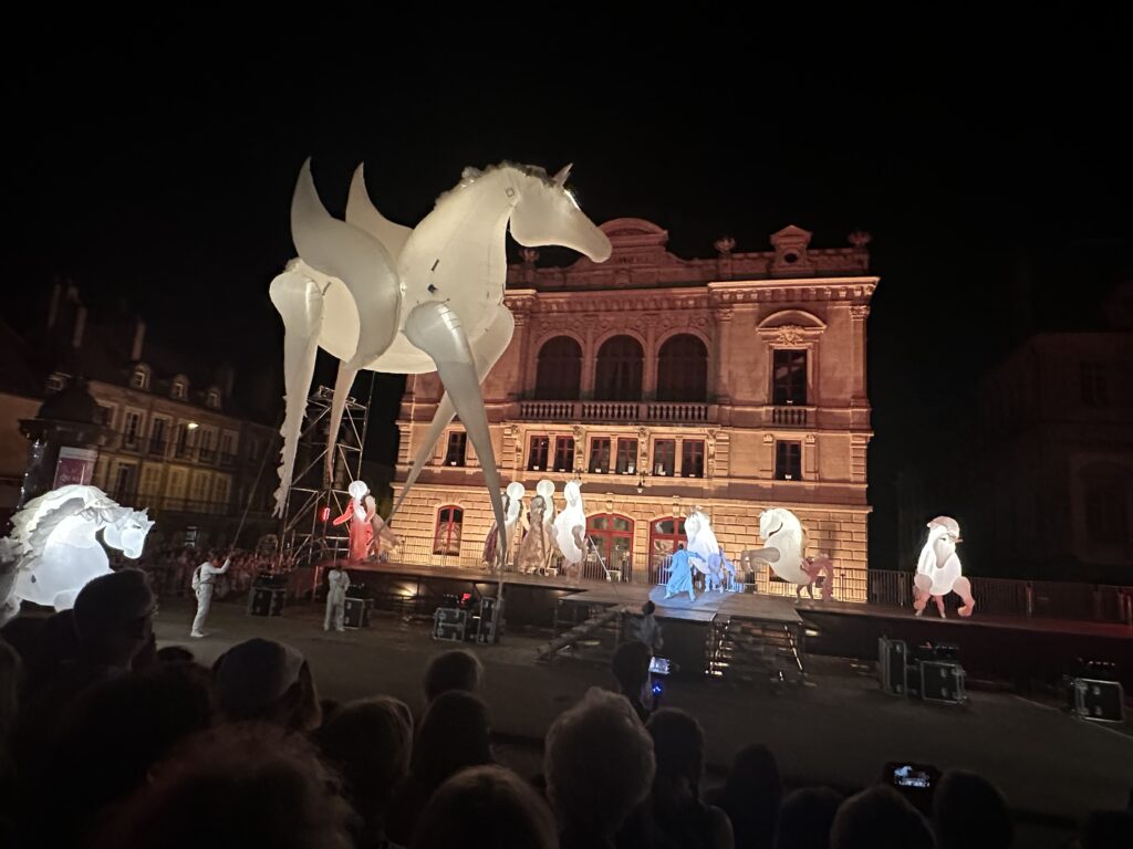 La Parade fantastique du 14 août a illuminé Autun