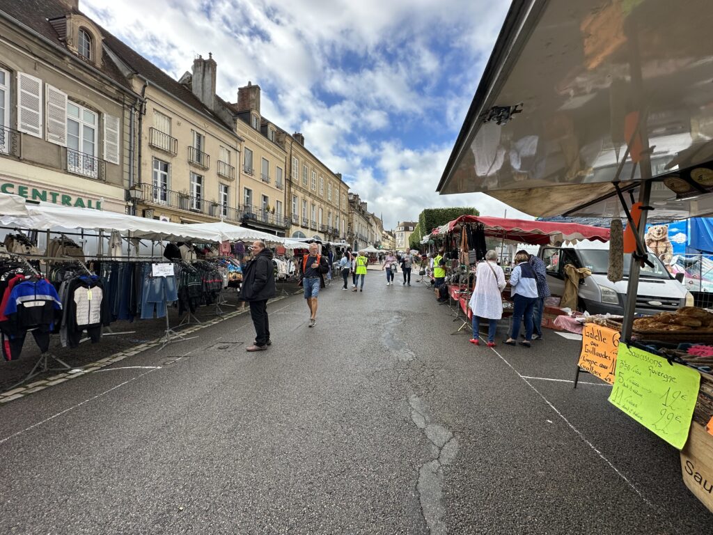 La traditionnelle foire Saint-Ladre anime le centre-ville d’Autun