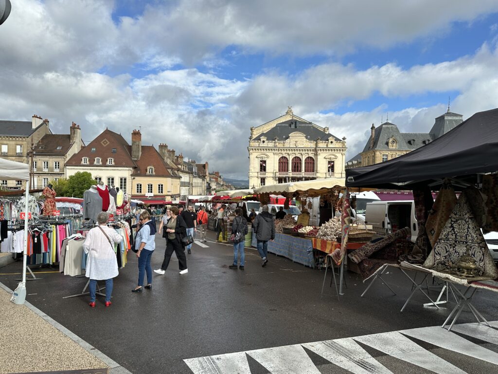 La traditionnelle foire Saint-Ladre anime le centre-ville d’Autun