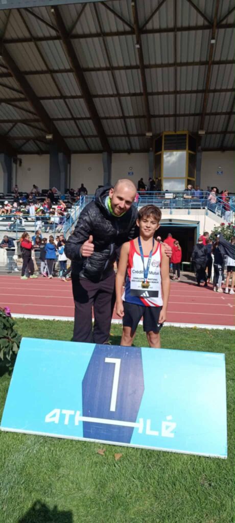 Sohan Esteves, du Stade Athlétique Autunois, est champion de France de marche athlétique