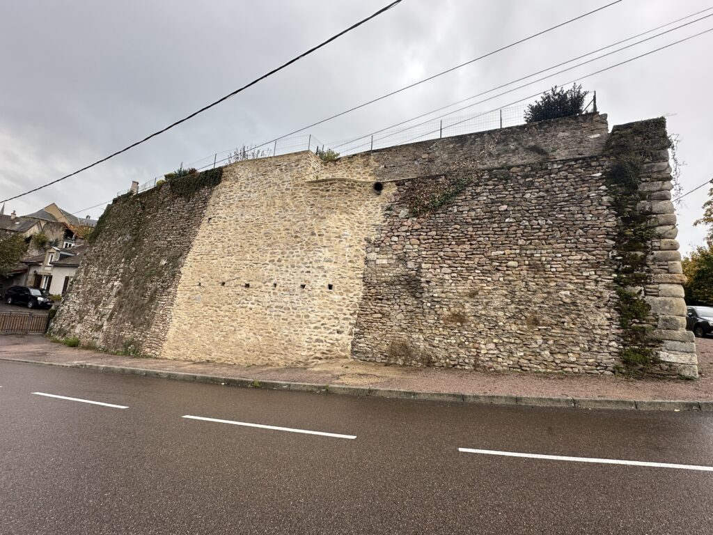 Rénovation du rempart antique de la rue Gaston Joliet