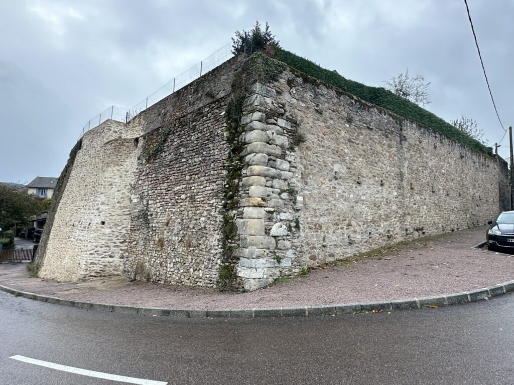 Rénovation du rempart antique de la rue Gaston Joliet