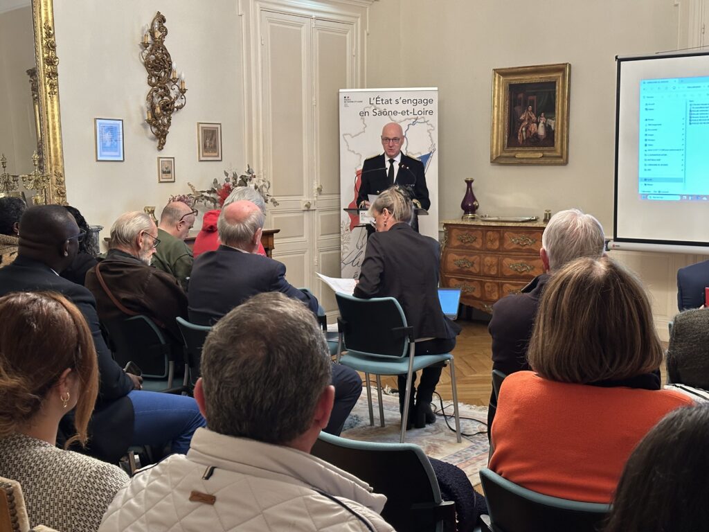 Cérémonie de naturalisation : 13 nouveaux citoyens français