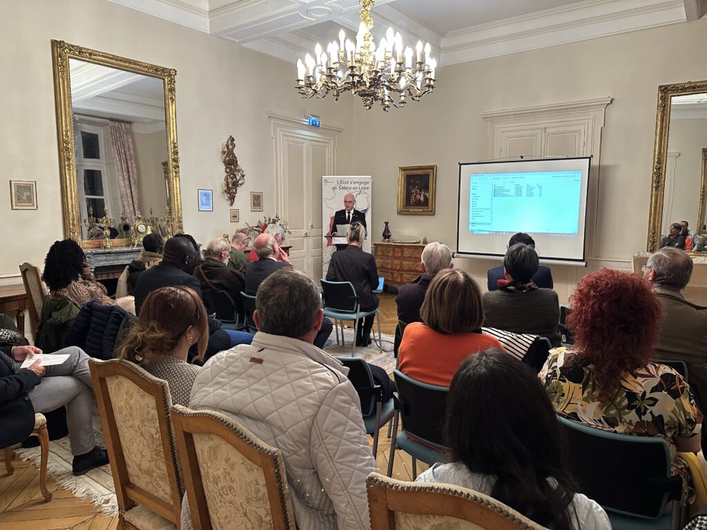 Cérémonie de naturalisation : 13 nouveaux citoyens français