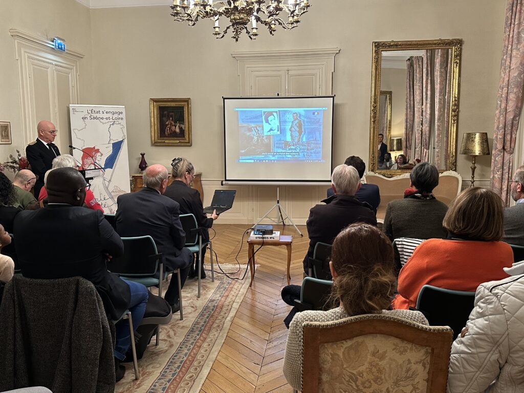 Cérémonie de naturalisation : 13 nouveaux citoyens français