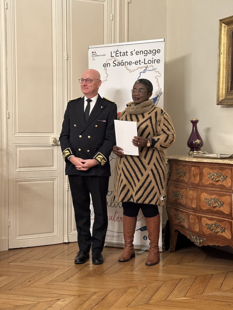 Cérémonie de naturalisation : 13 nouveaux citoyens français