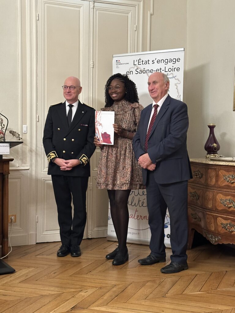 Cérémonie de naturalisation : 13 nouveaux citoyens français