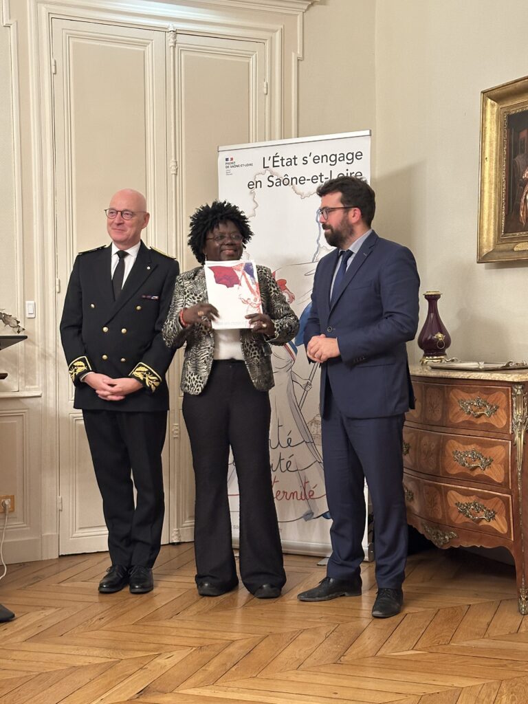 Cérémonie de naturalisation : 13 nouveaux citoyens français