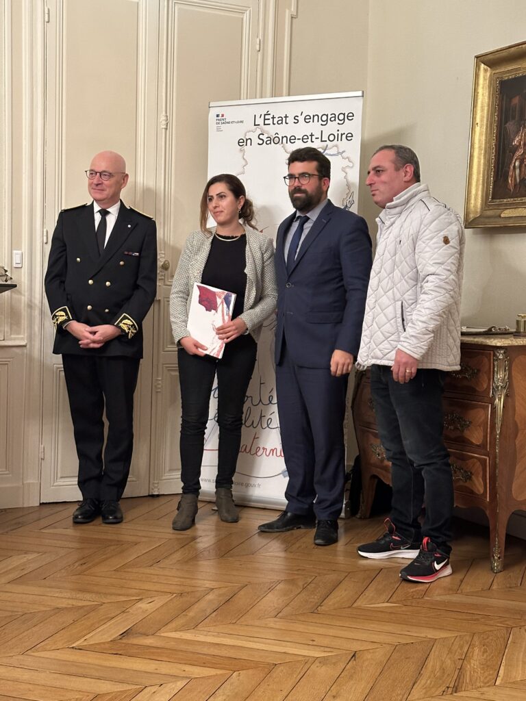 Cérémonie de naturalisation : 13 nouveaux citoyens français