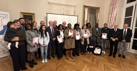 Cérémonie de naturalisation : 13 nouveaux citoyens français
