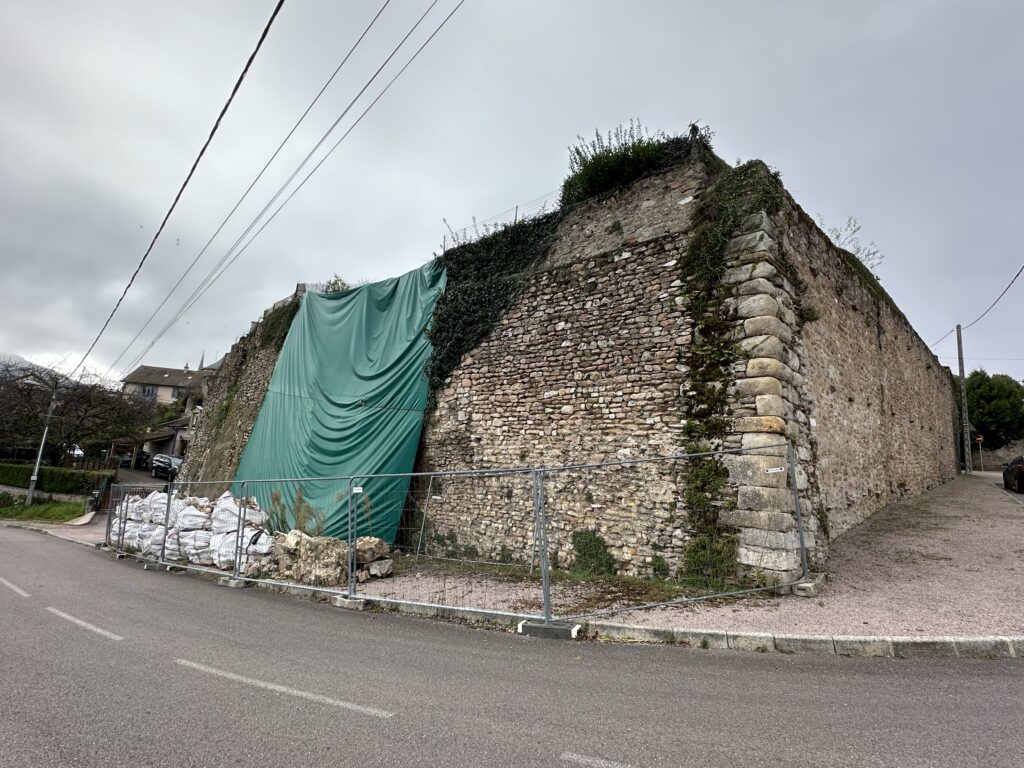 Rénovation du rempart antique de la rue Gaston Joliet