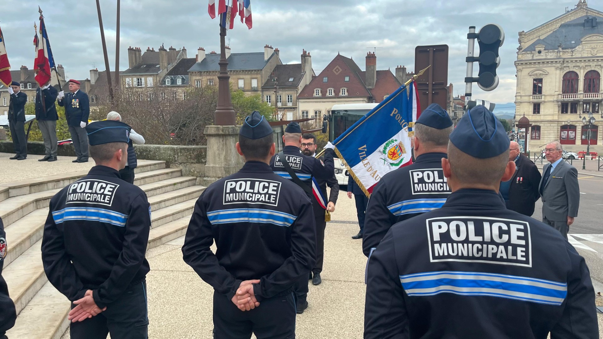 Remise du drapeau d'unité à la police municipale