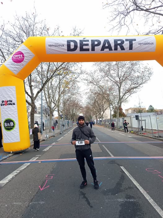 Le Père Noël rend visite à Autun Running