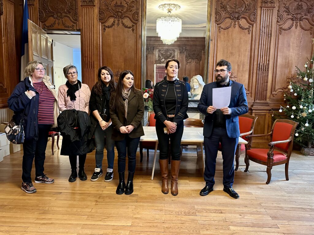 Distribution des chocolats de Noël : la tournée a débuté à Autun