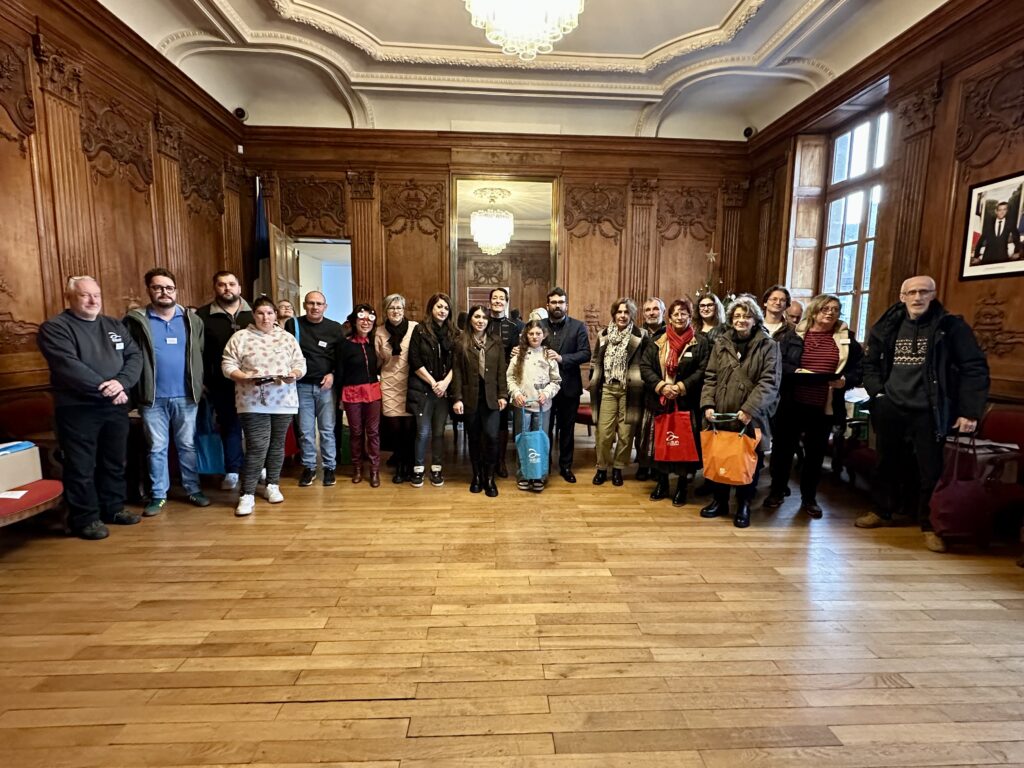 Distribution des chocolats de Noël : la tournée a débuté à Autun