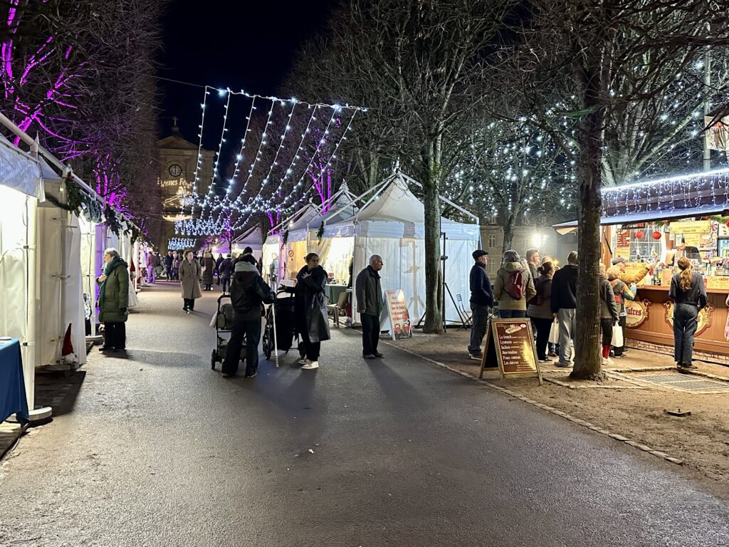 Un Marché de Noël chaleureux au cœur d’Autun
