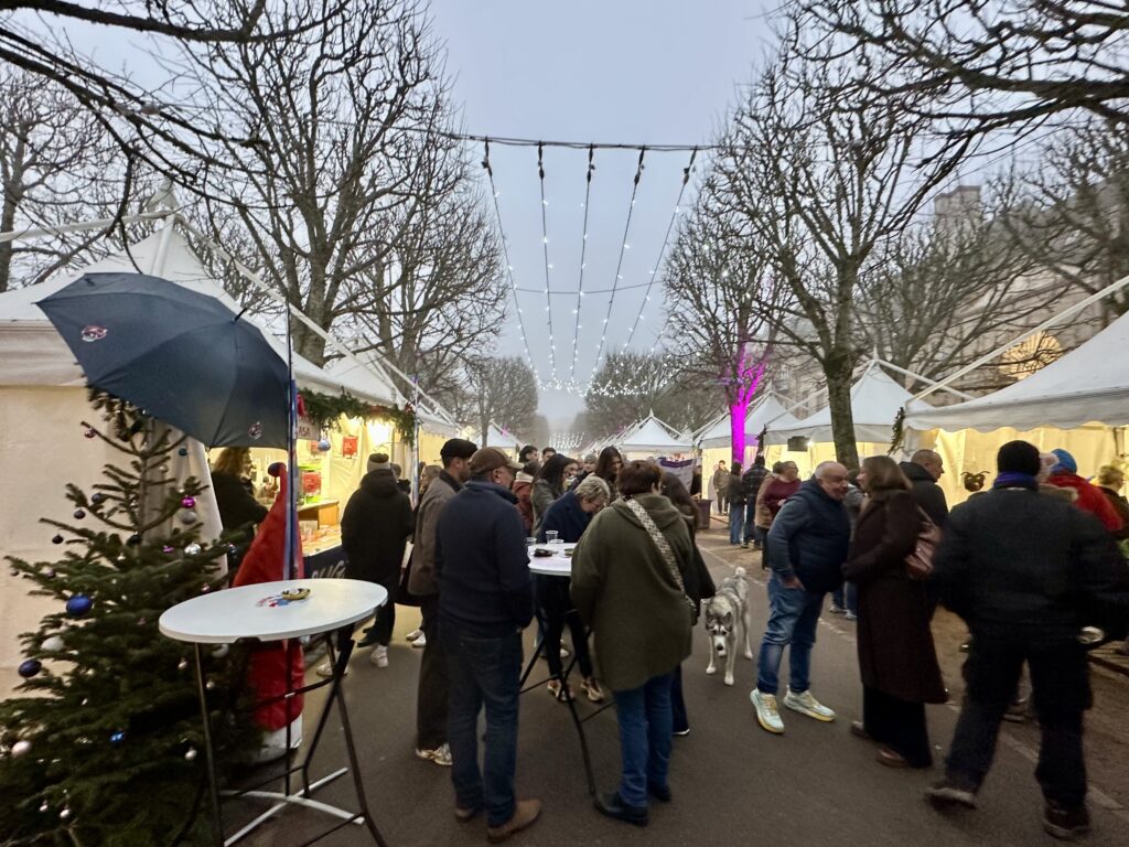 Un Marché de Noël chaleureux au cœur d’Autun