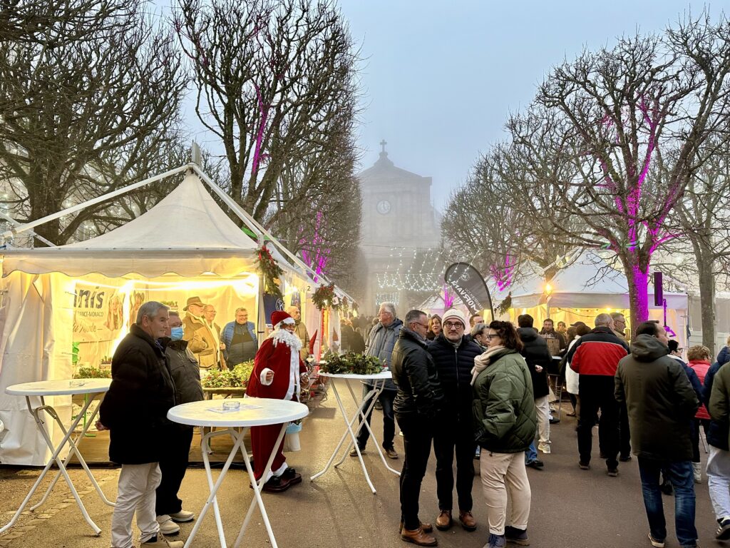 Un Marché de Noël chaleureux au cœur d’Autun