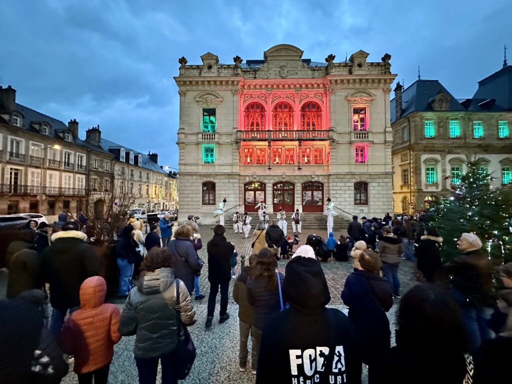 Le spectacle « Les Jouets » a animé le centre-ville d’Autun