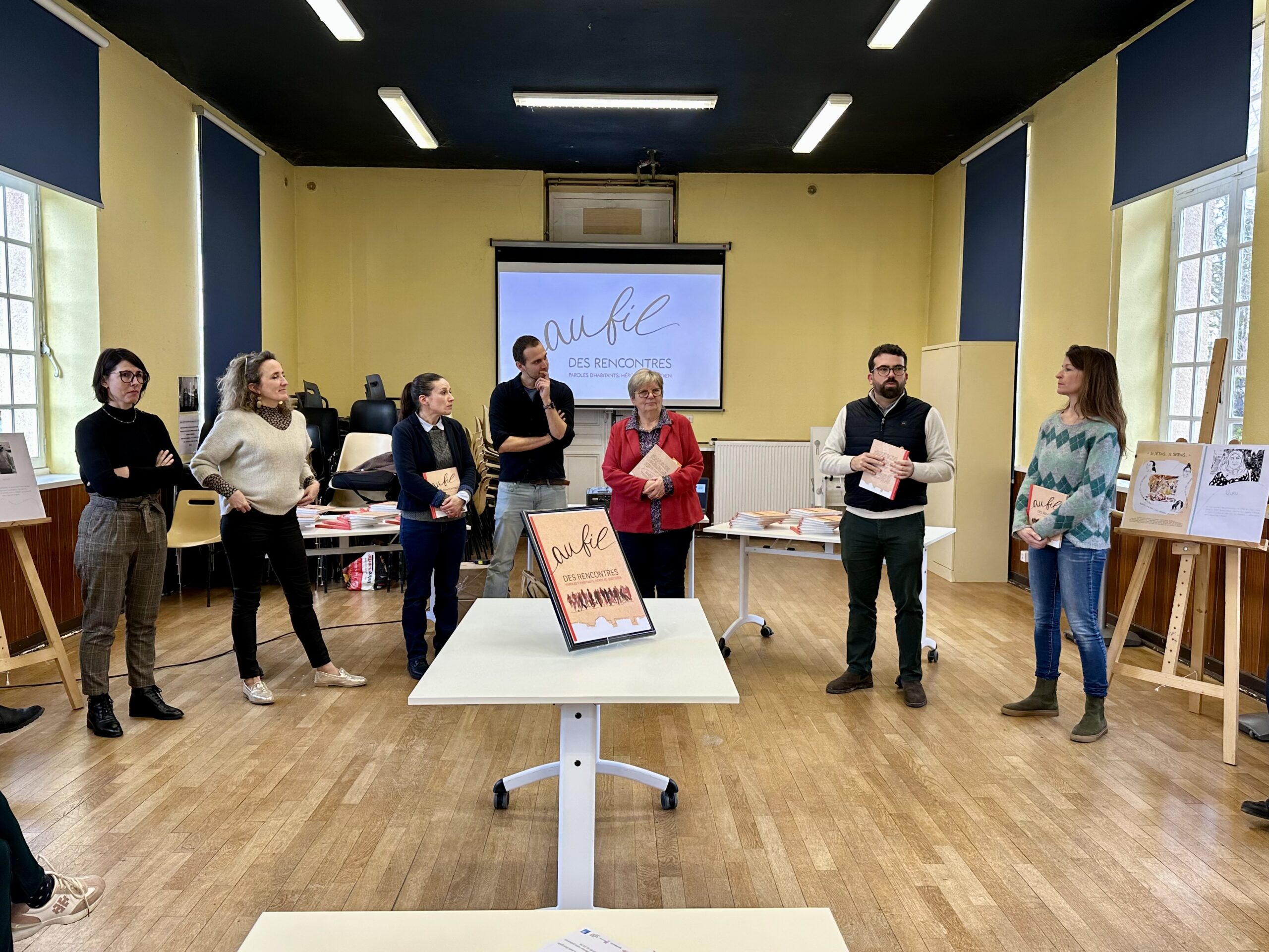 Les représentants de l'OPAC et de la Ville d'Autun à la remise du livre