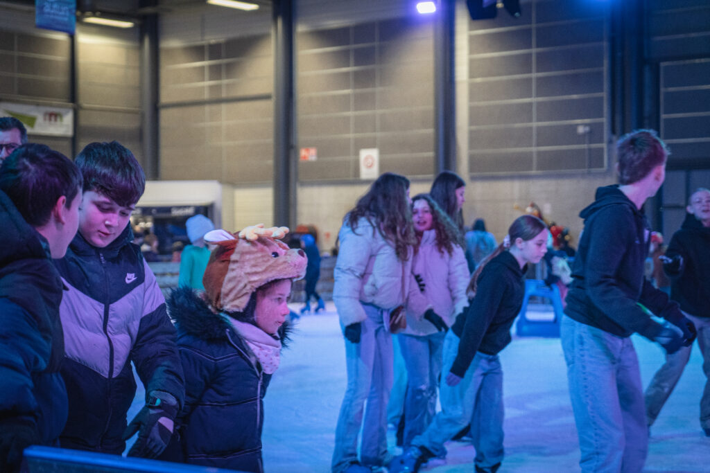 Clôture festive et enneigée pour la patinoire d'Autun