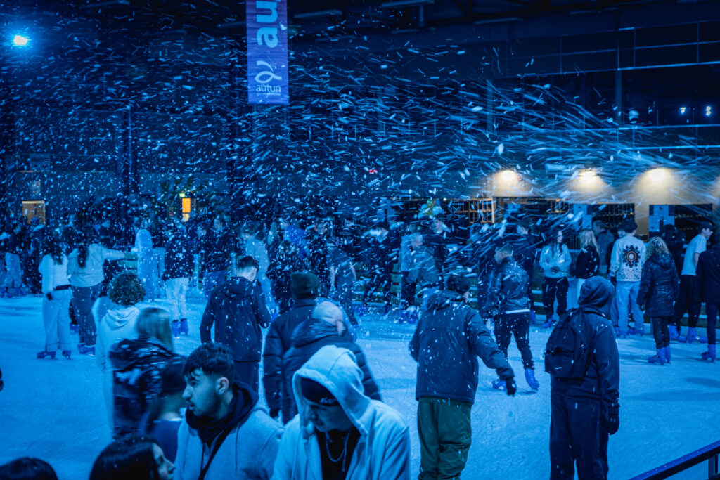 Clôture festive et enneigée pour la patinoire d'Autun