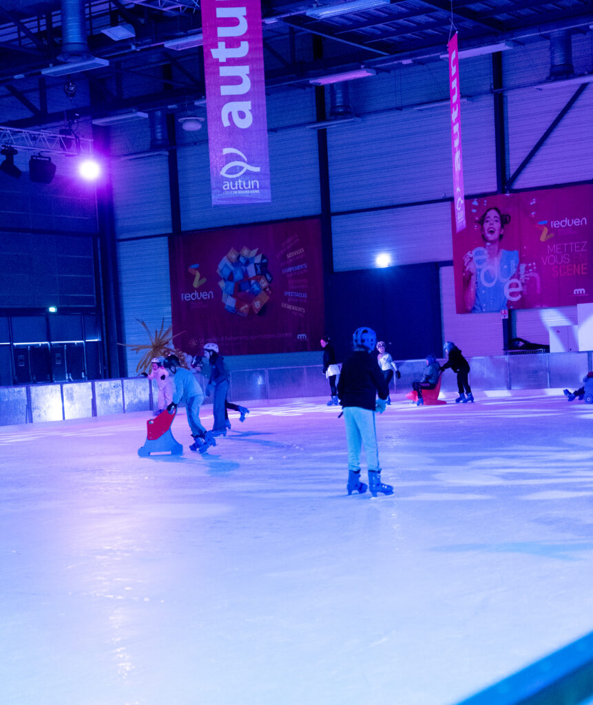 Les écoles profitent une dernière fois de la patinoire d’Autun